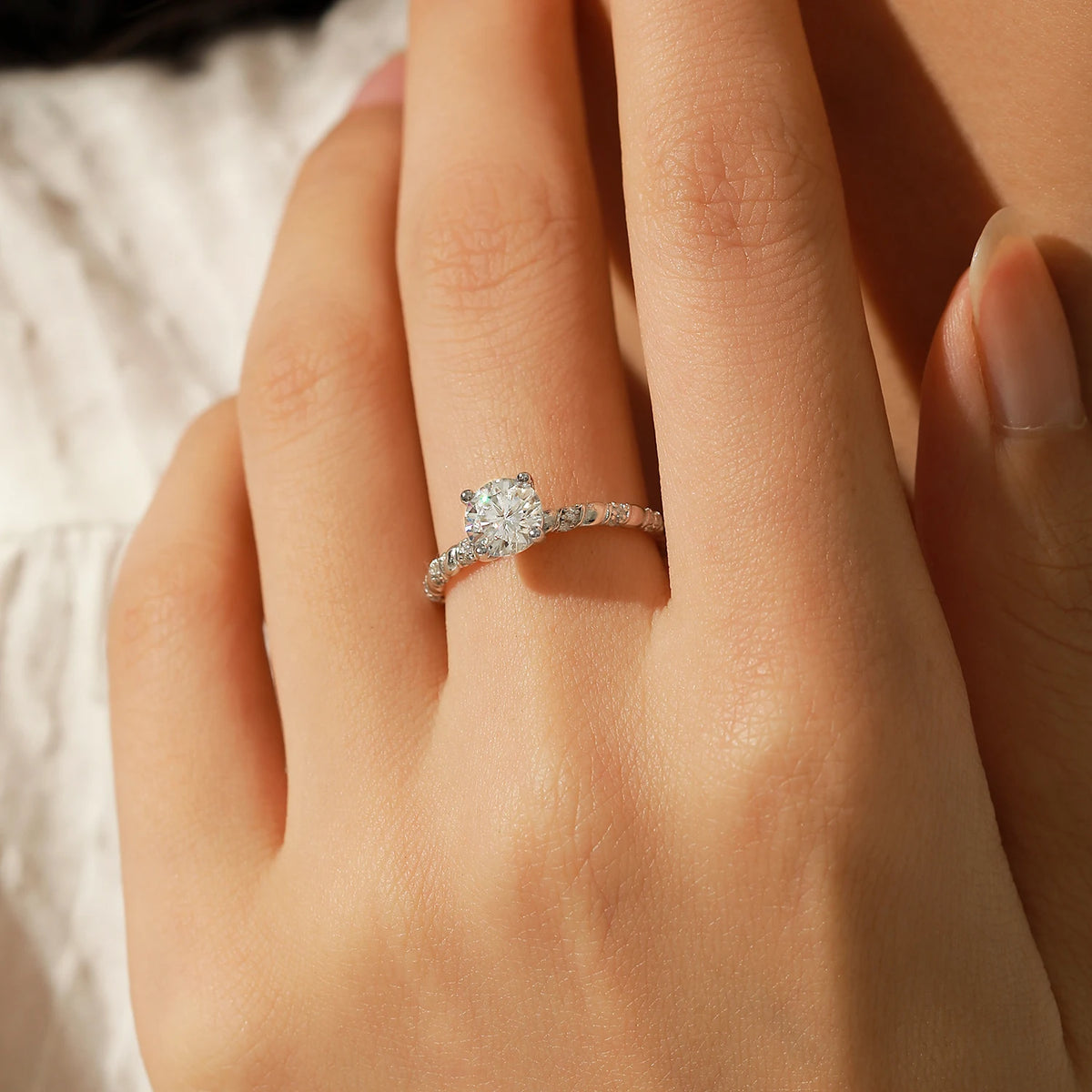 Anel Solitário em Moissanite - Virena Helix